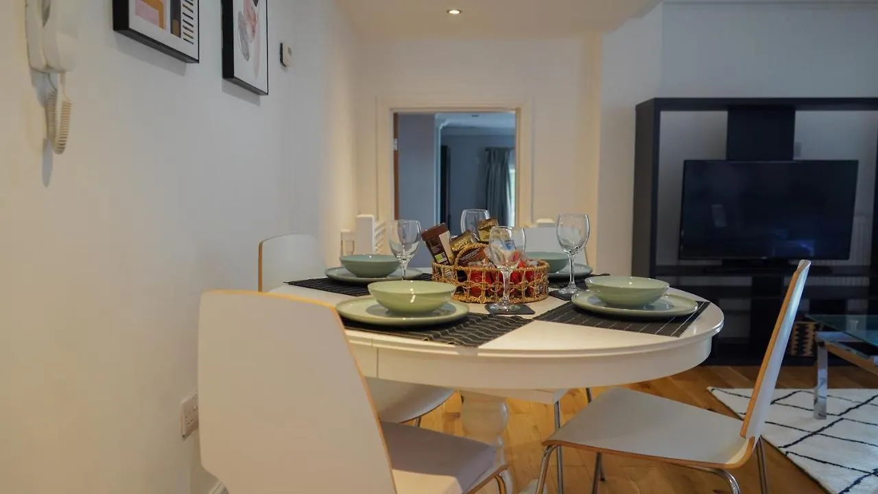 Modern & Spacious Leeds City Centre Apartment With Parking - Sleeps 5 0*, Leeds (West Yorkshire) United Kingdom