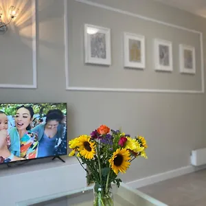 Stunning In Leeds- Financial District Apartment
